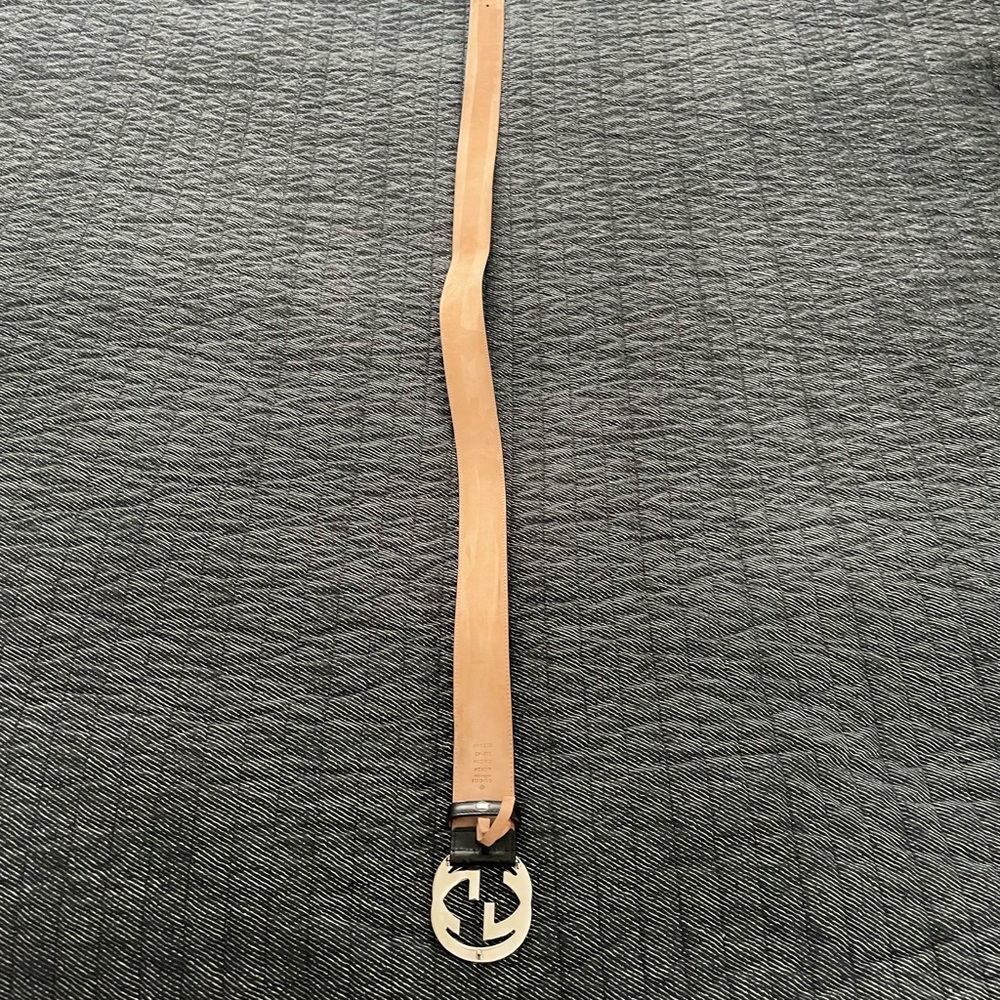 Gucci Black Signature Leather Belt with Silver G Buckle - Picture 7 of 13